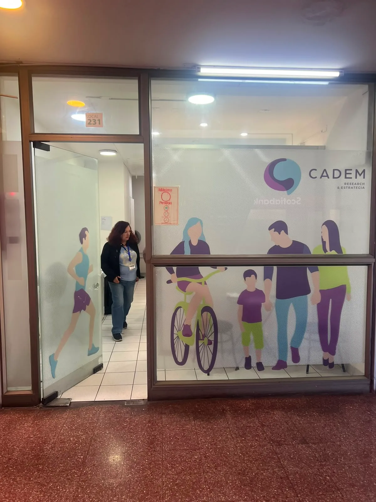 Cadem — Local 231, Galería Santiago Centro